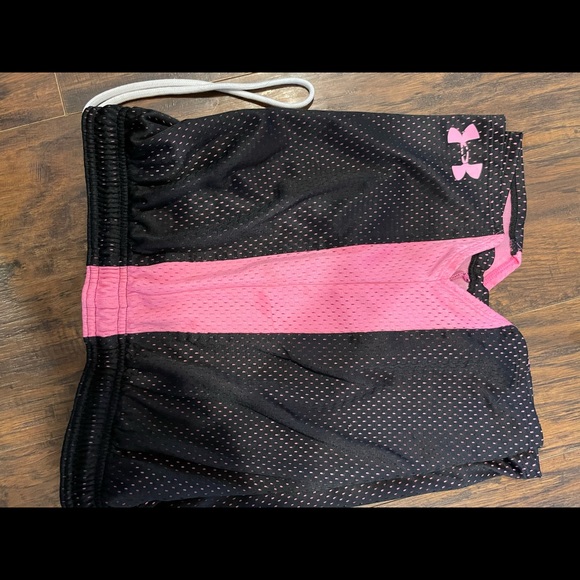 Pink and black Under Armor drawstring shorts - Picture 5 of 7